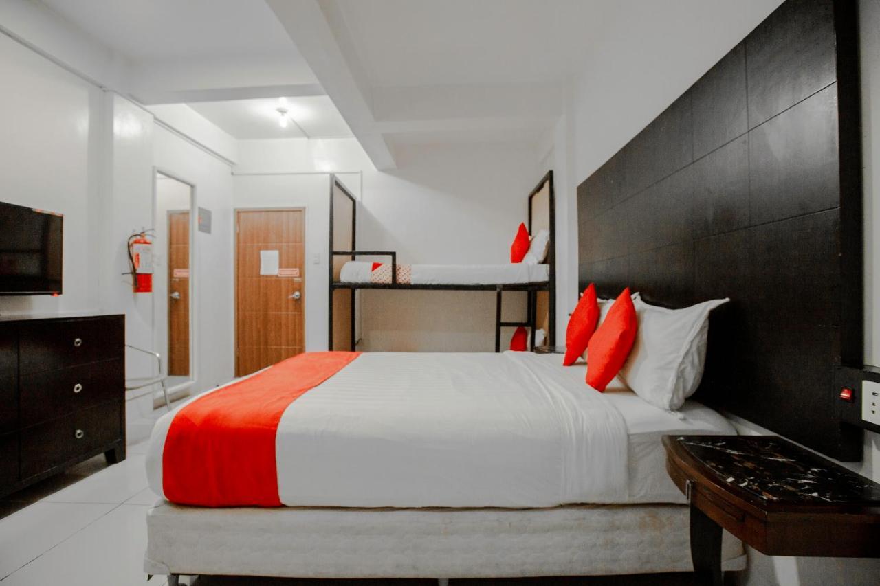 Super Oyo 134 The Bedstation Hotel Mandaluyong Exterior photo